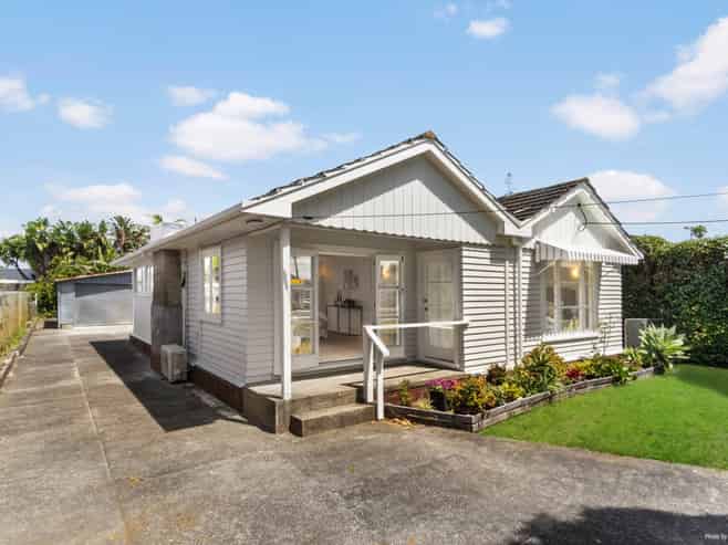 24 Taikata Road, Te Atatu Peninsula