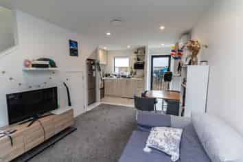 6/3 Johnston Grove, Taita