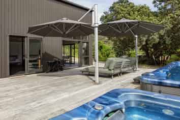 21 Beach Valley Road, Piha