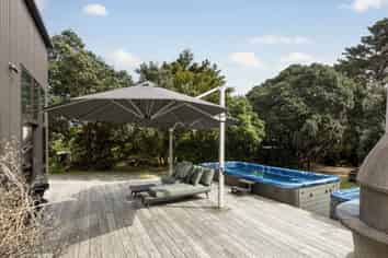 21 Beach Valley Road, Piha