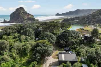 21 Beach Valley Road, Piha