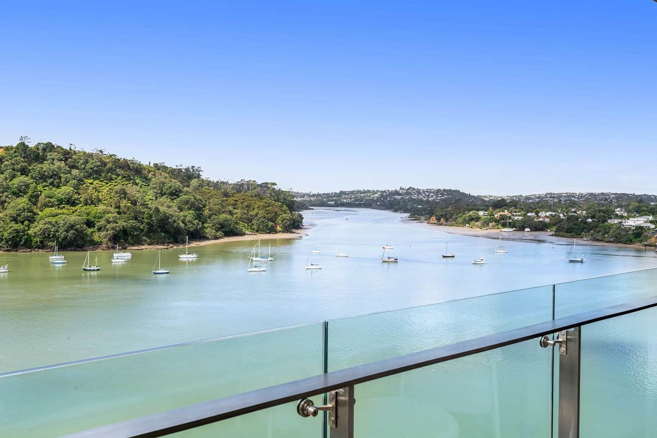 Waterfront Sub-Penthouse - Więcej