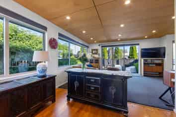 108 Hawthorne Street, Strowan