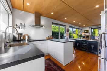 108 Hawthorne Street, Strowan