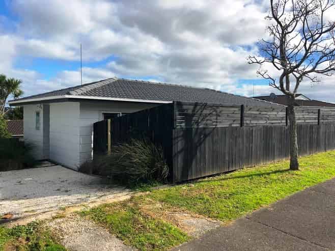 1/12 Benchmark Drive, Massey