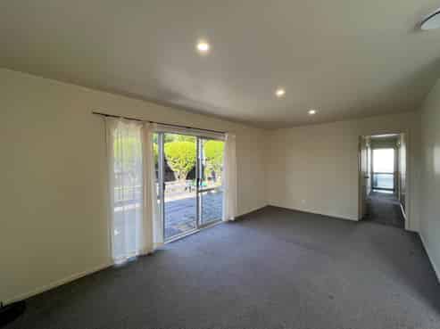 1/12 Benchmark Drive, Massey