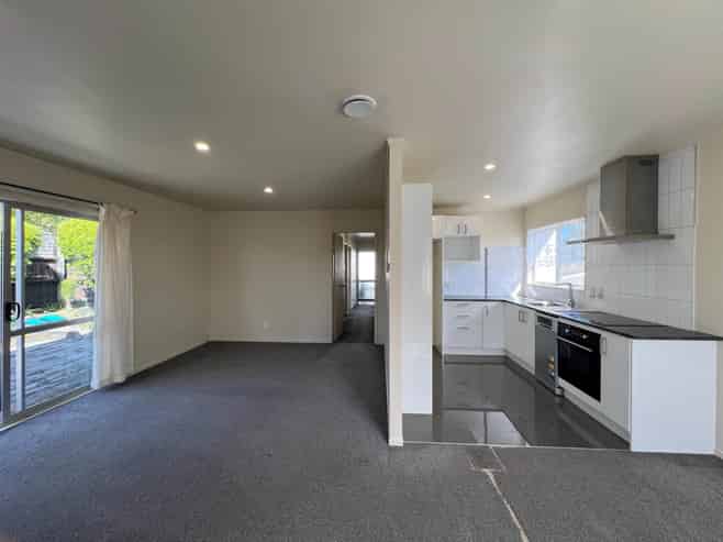 1/12 Benchmark Drive, Massey