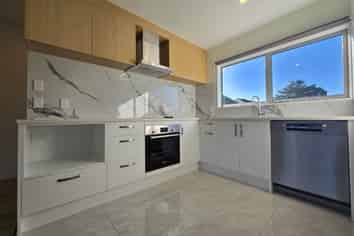 8D Taurima Avenue, Point England