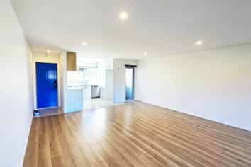 8D Taurima Avenue, Point England