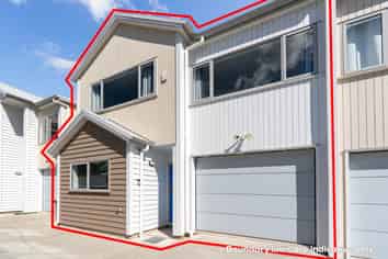 8D Taurima Avenue, Point England