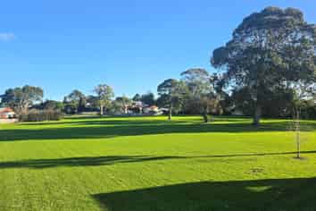 8D Taurima Avenue, Point England