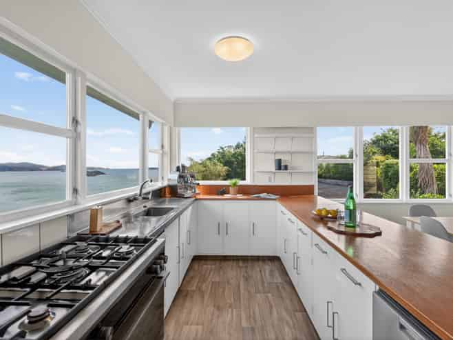 11 Singers Road, Korokoro