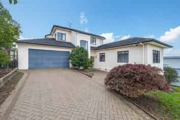 10 Beach Road, Mellons Bay