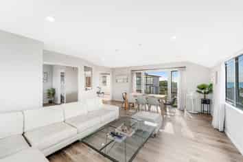 10 Beach Road, Mellons Bay