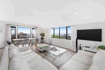 10 Beach Road, Mellons Bay