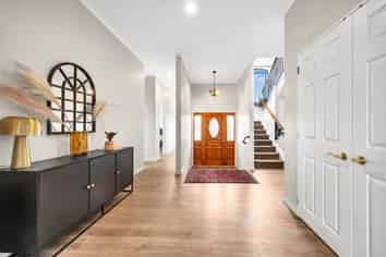 10 Beach Road, Mellons Bay