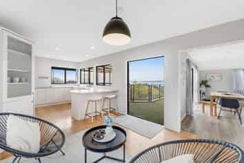 10 Beach Road, Mellons Bay