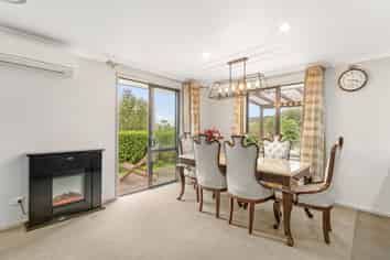 8 Ballintoy Park Drive, Welcome Bay