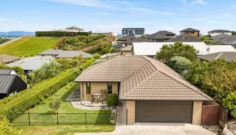 8 Ballintoy Park Drive, Welcome Bay