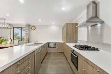 8 Ballintoy Park Drive, Welcome Bay