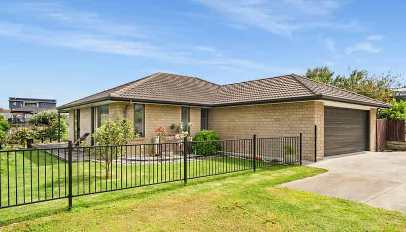 8 Ballintoy Park Drive, Welcome Bay
