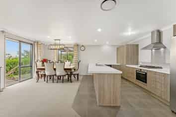 8 Ballintoy Park Drive, Welcome Bay