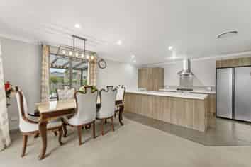 8 Ballintoy Park Drive, Welcome Bay