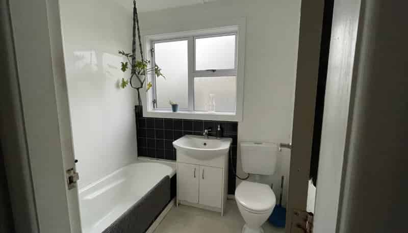 75 Clinkard Avenue, Glenholme