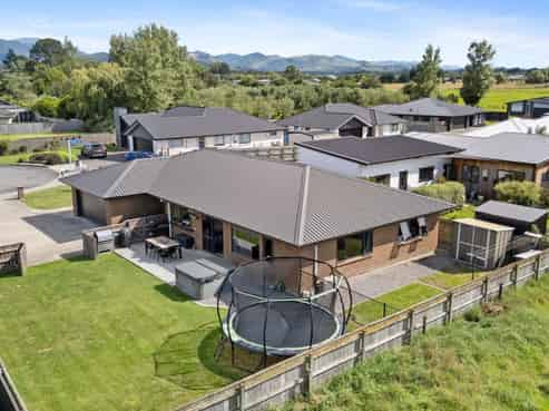 12 Molesworth Street, Carterton