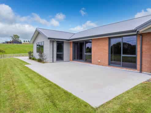 60 Pine Road, Lichfield