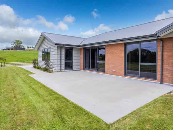 60 Pine Road, Lichfield