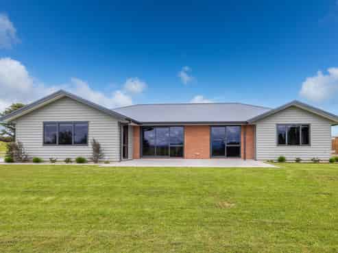 60 Pine Road, Lichfield