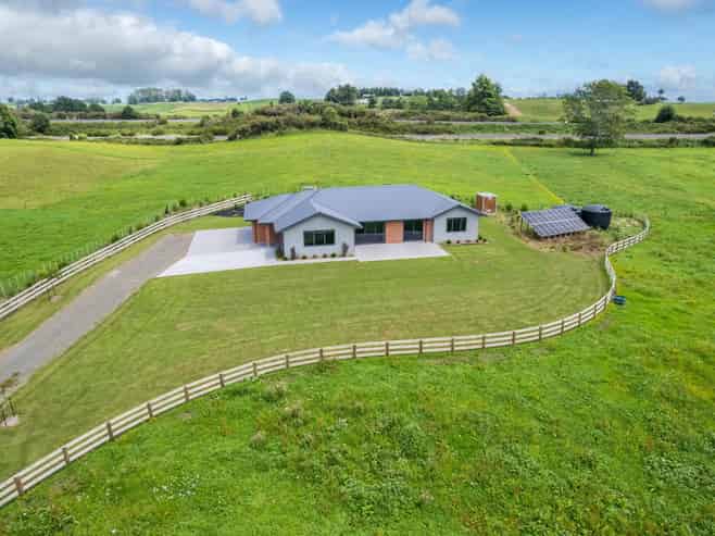 60 Pine Road, Lichfield