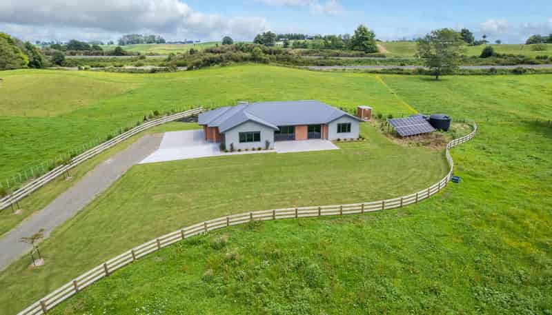 60 Pine Road, Lichfield