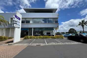 PRIME EXPOSURE APOLLO OFFICE/SHOWROOM
