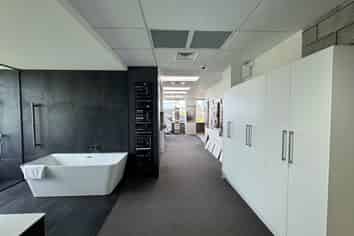 PRIME EXPOSURE APOLLO OFFICE/SHOWROOM
