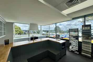 PRIME EXPOSURE APOLLO OFFICE/SHOWROOM
