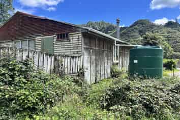 328B Kaka Road, Okoki