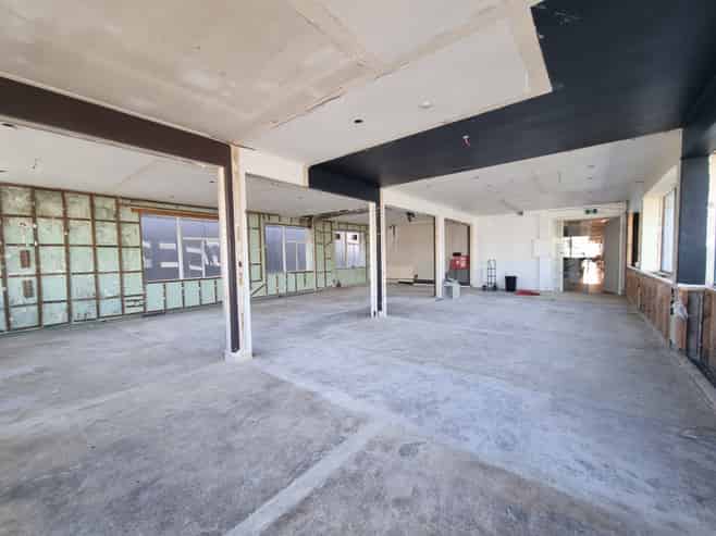 Two left! High Spec Commercial Suites