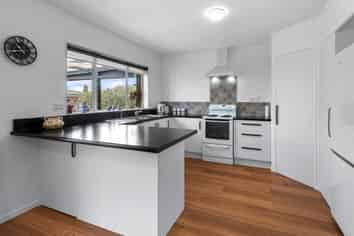 16 Elm Place, TIKIPUNGA