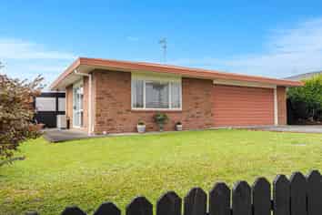 16 Elm Place, TIKIPUNGA