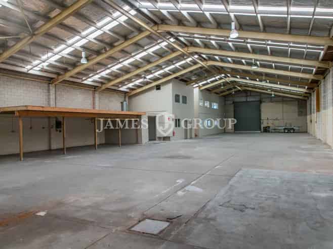 Versatile 940m² Penrose Industrial