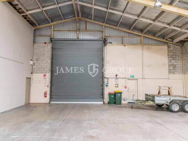 Versatile 940m² Penrose Industrial