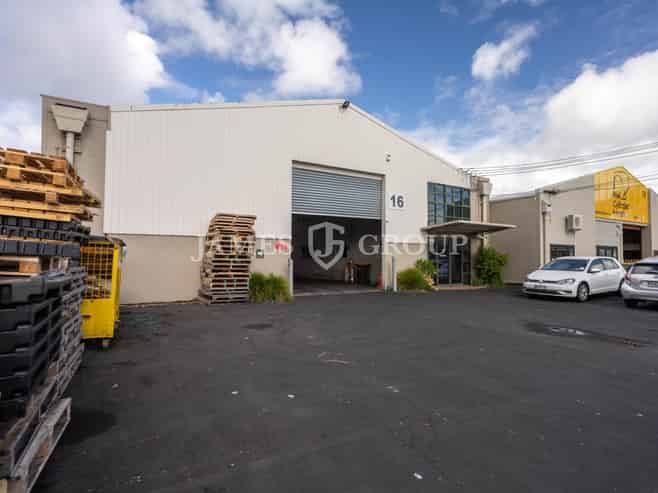 Versatile 940m² Penrose Industrial