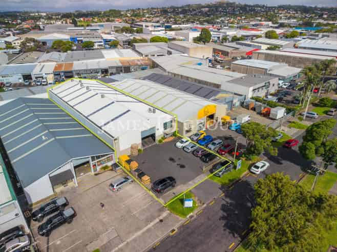 Versatile 940m² Penrose Industrial