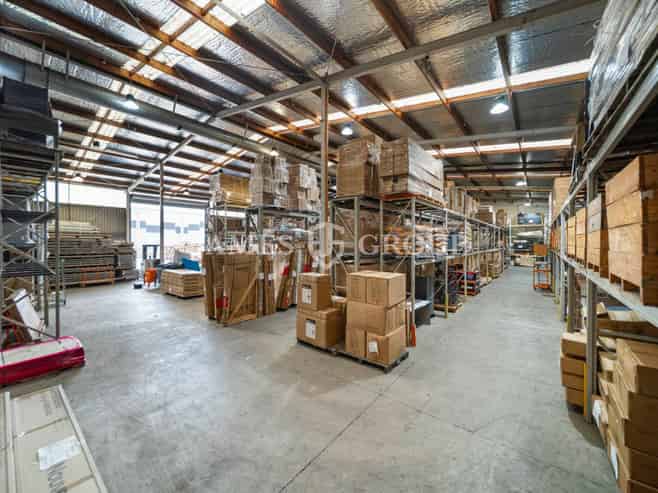 1,094m² High Stud Warehouse with Large Yard