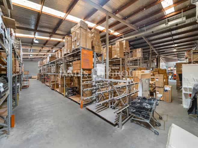 1,094m² High Stud Warehouse with Large Yard
