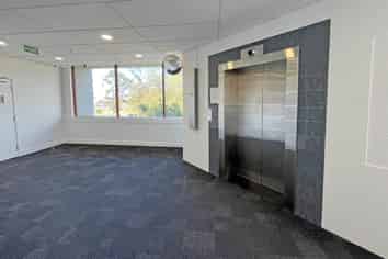 TOP FLOOR OFFICE WITH PARK VIEWS
