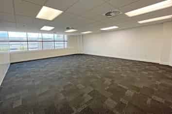 TOP FLOOR OFFICE WITH PARK VIEWS
