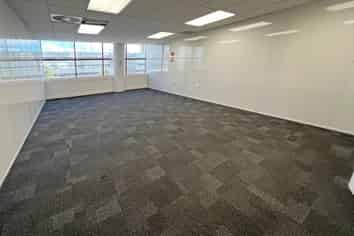 TOP FLOOR OFFICE WITH PARK VIEWS
